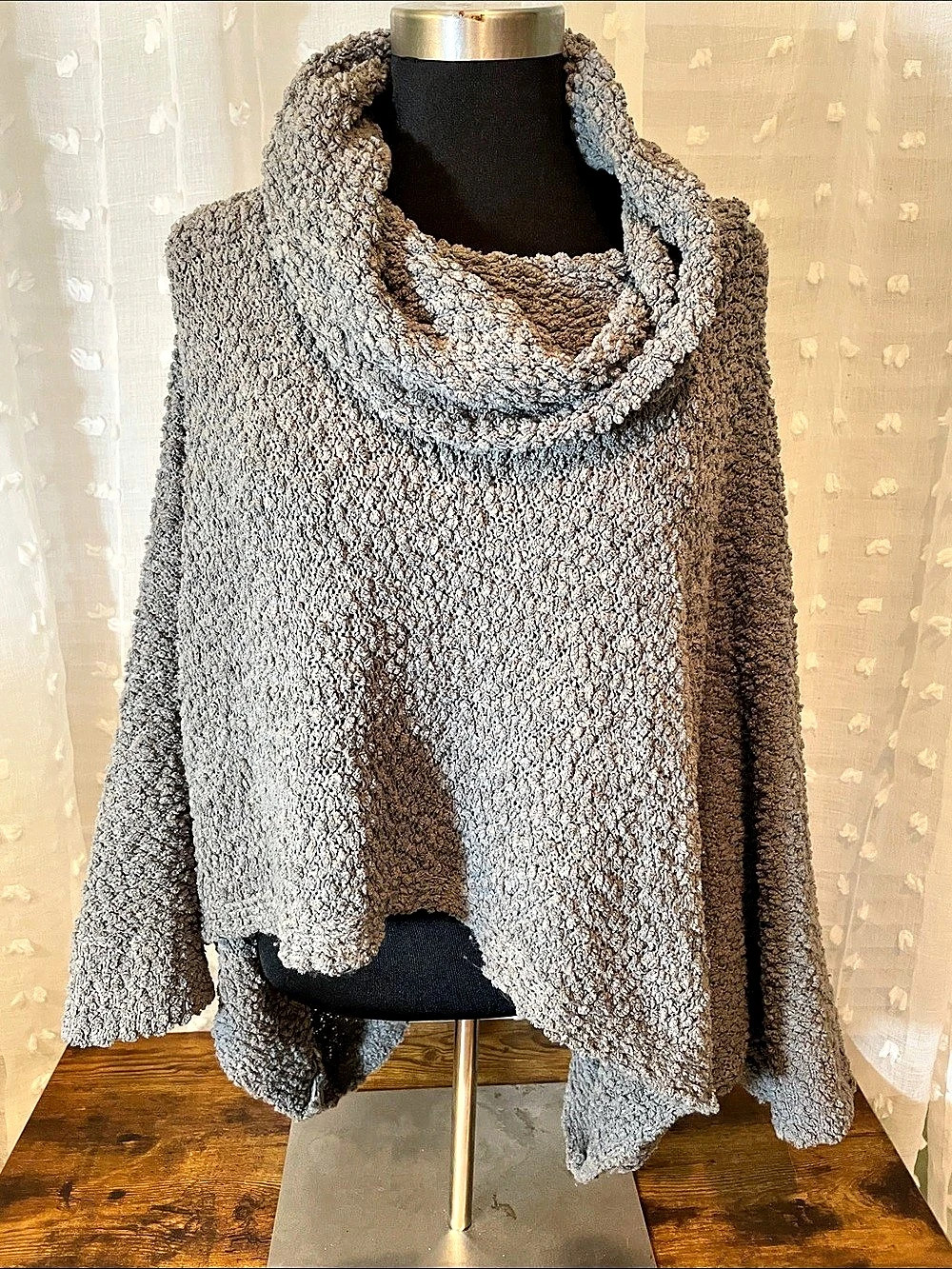 Romeo + Juliet Couture Cowl Neck Poncho in Gray Large Like New